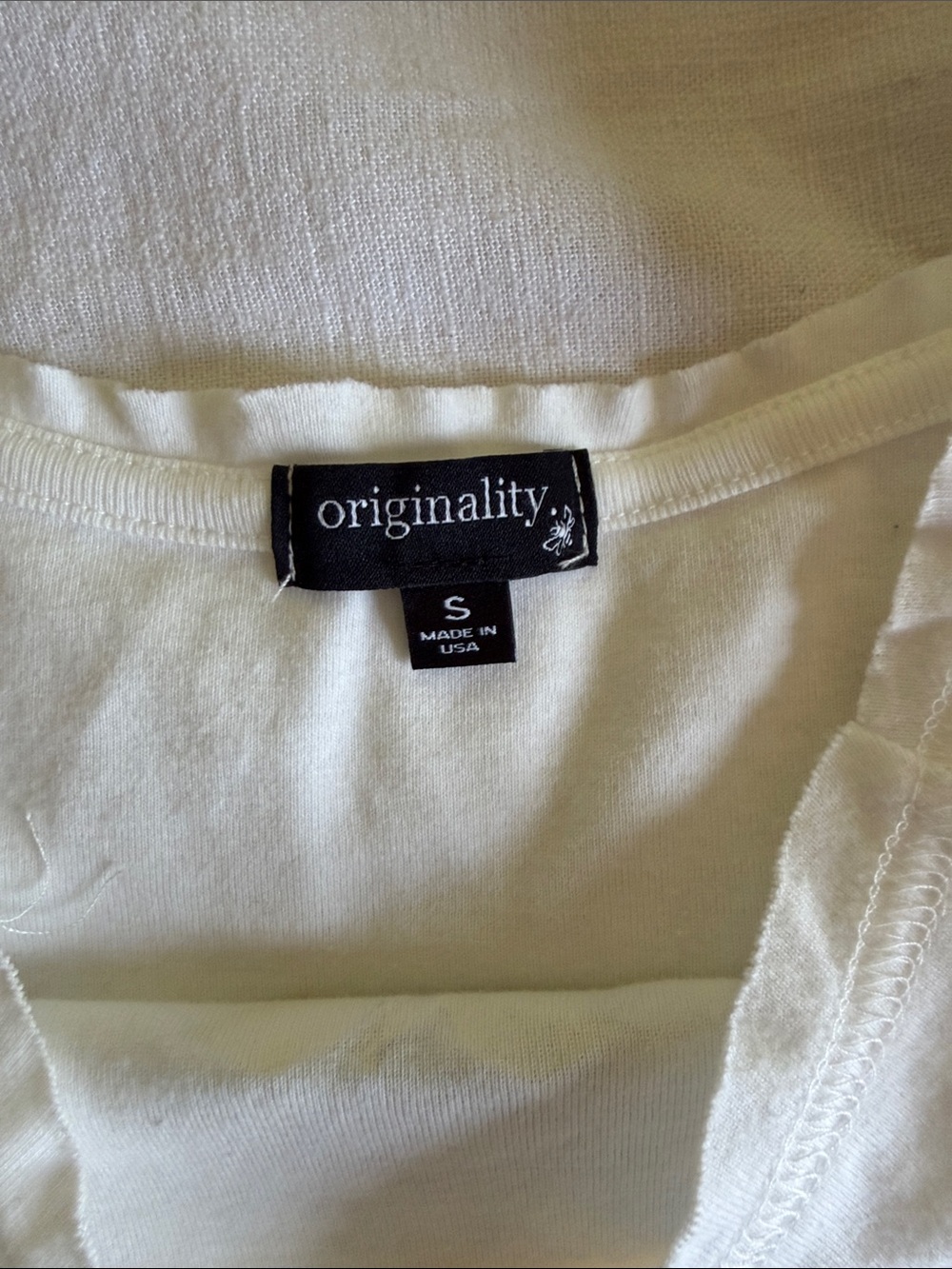 Originality White T shirt - Small - Picture 2 of 4